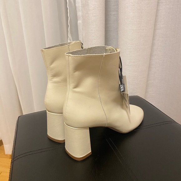 Bought in Paris 2020-brand new, never worn cream booties. - Picture 4 of 4